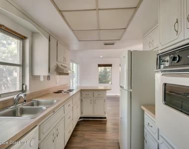 300 Amherst Avenue - Photo Thumbnail 8