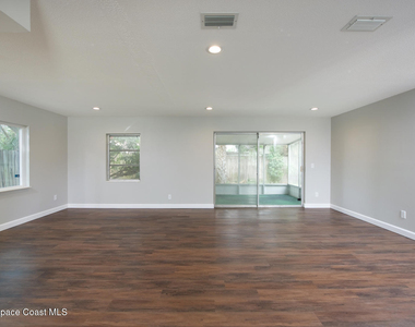 300 Amherst Avenue - Photo Thumbnail 12