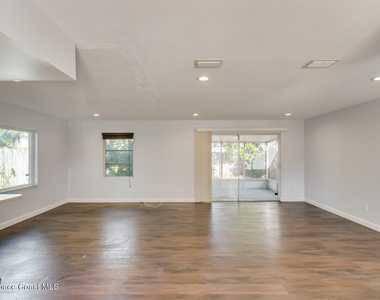 300 Amherst Avenue - Photo Thumbnail 11