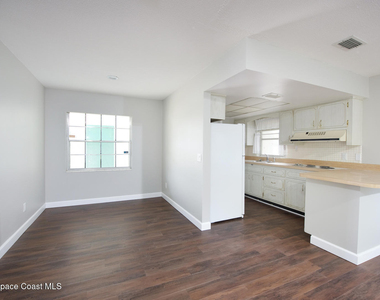 300 Amherst Avenue - Photo Thumbnail 4