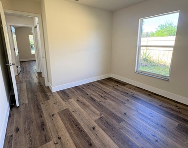 3009 Elizabeth Street - Photo Thumbnail 18