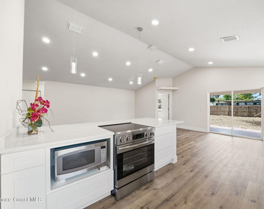 3009 Elizabeth Street - Photo Thumbnail 6