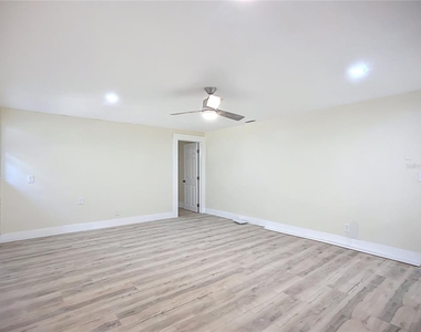 4513 W Gray Street - Photo Thumbnail 9