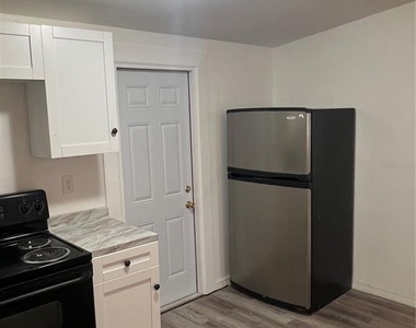 5906 S 81st Street - Photo Thumbnail 9