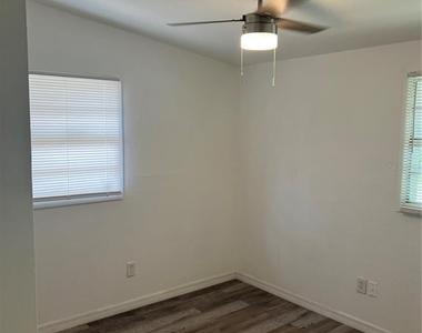 5906 S 81st Street - Photo Thumbnail 19