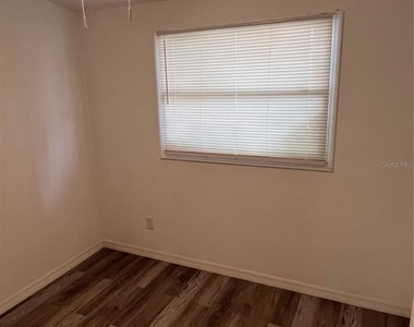 5906 S 81st Street - Photo Thumbnail 23