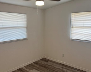 5906 S 81st Street - Photo Thumbnail 21