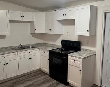 5906 S 81st Street - Photo Thumbnail 8