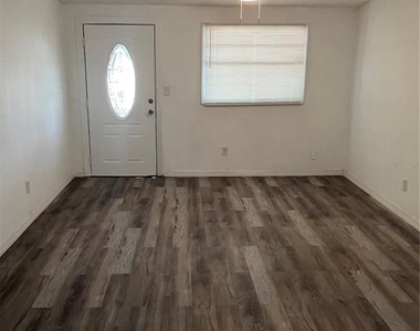 5906 S 81st Street - Photo Thumbnail 3