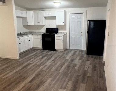 5906 S 81st Street - Photo Thumbnail 5