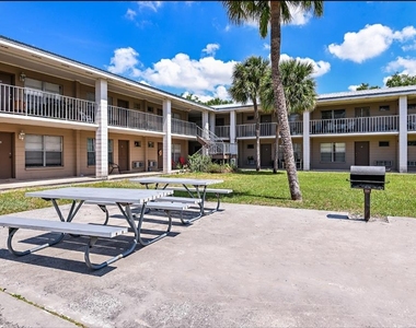 4410 N Hale Avenue - Photo Thumbnail 5