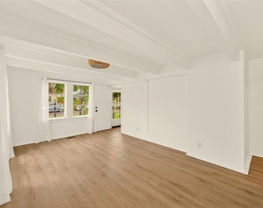 925 16th Avenue N - Photo Thumbnail 4