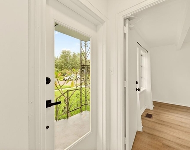 925 16th Avenue N - Photo Thumbnail 1