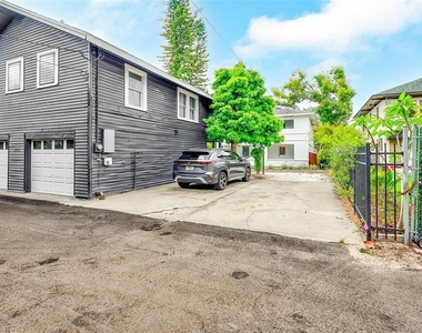 925 16th Avenue N - Photo Thumbnail 30