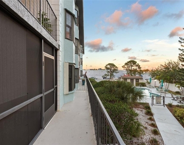 2651 Michael Place - Photo Thumbnail 25
