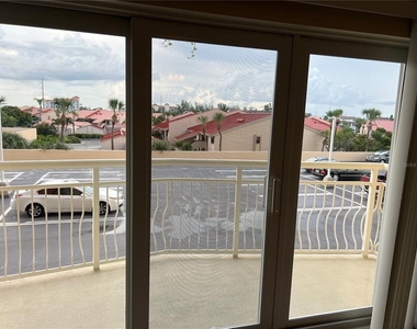 4900 Brittany Drive S - Photo Thumbnail 20