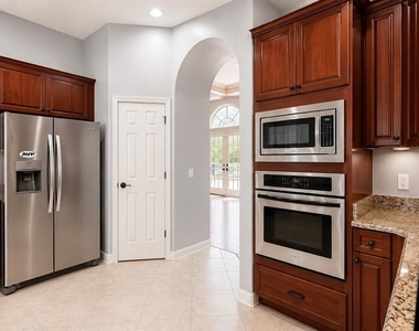 439 Chelsea Avenue - Photo Thumbnail 23