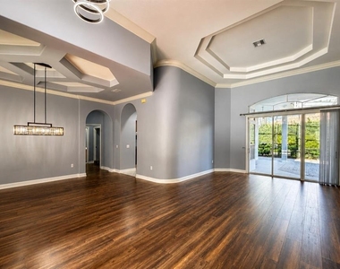 439 Chelsea Avenue - Photo Thumbnail 5