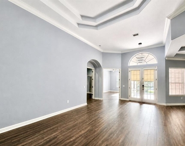 439 Chelsea Avenue - Photo Thumbnail 7