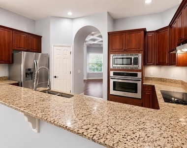 439 Chelsea Avenue - Photo Thumbnail 22