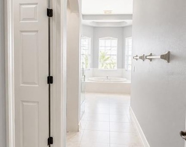 439 Chelsea Avenue - Photo Thumbnail 37