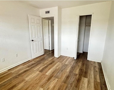 860 Sky Lake Circle - Photo Thumbnail 16