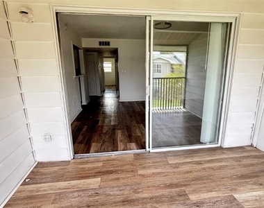 860 Sky Lake Circle - Photo Thumbnail 8