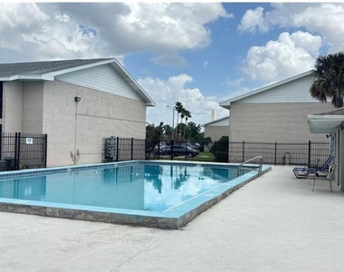 860 Sky Lake Circle - Photo Thumbnail 25