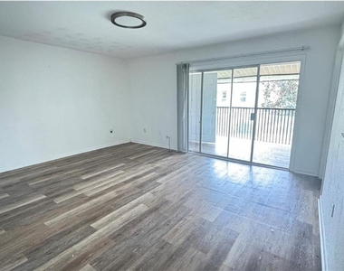 860 Sky Lake Circle - Photo Thumbnail 3