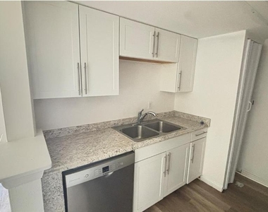 860 Sky Lake Circle - Photo Thumbnail 12