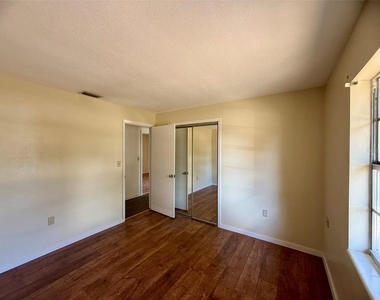 131 Sparrow Avenue - Photo Thumbnail 13