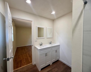 131 Sparrow Avenue - Photo Thumbnail 19