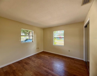 131 Sparrow Avenue - Photo Thumbnail 14