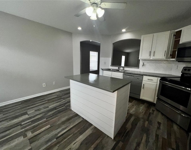 2620 Regency Oak Lane - Photo Thumbnail 4