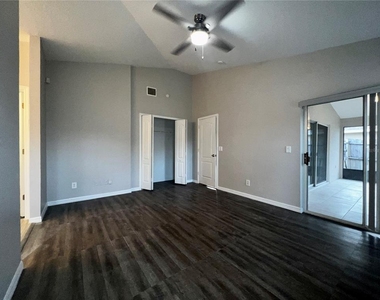 2620 Regency Oak Lane - Photo Thumbnail 15