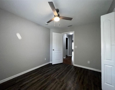 2620 Regency Oak Lane - Photo Thumbnail 26