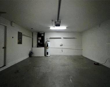 2620 Regency Oak Lane - Photo Thumbnail 32