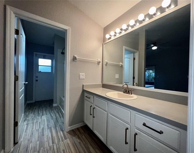 2620 Regency Oak Lane - Photo Thumbnail 20