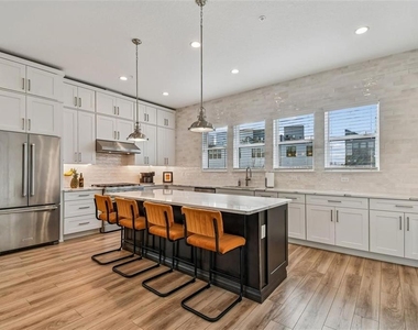 2332 Brix Streets - Photo Thumbnail 6