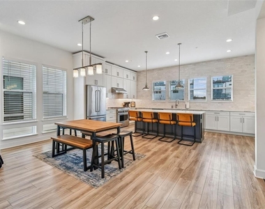 2332 Brix Streets - Photo Thumbnail 15