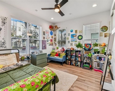 2332 Brix Streets - Photo Thumbnail 24