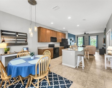 7254 Duxbury Ln - Photo Thumbnail 7