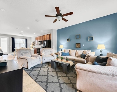 7254 Duxbury Ln - Photo Thumbnail 4
