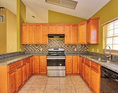 4335 Creekside Boulevard - Photo Thumbnail 2