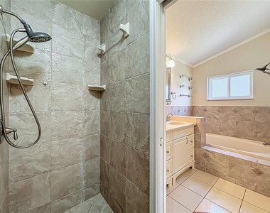 1843 Shadyhill Terrace - Photo Thumbnail 39