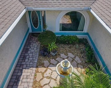 1843 Shadyhill Terrace - Photo Thumbnail 4