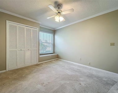 1843 Shadyhill Terrace - Photo Thumbnail 32