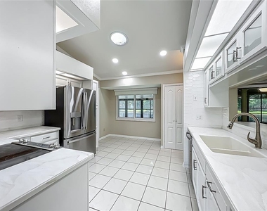 1843 Shadyhill Terrace - Photo Thumbnail 20