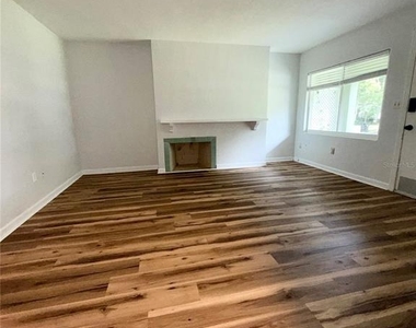1016 Alba Drive - Photo Thumbnail 3