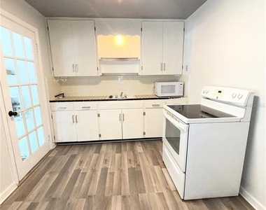 1016 Alba Drive - Photo Thumbnail 5